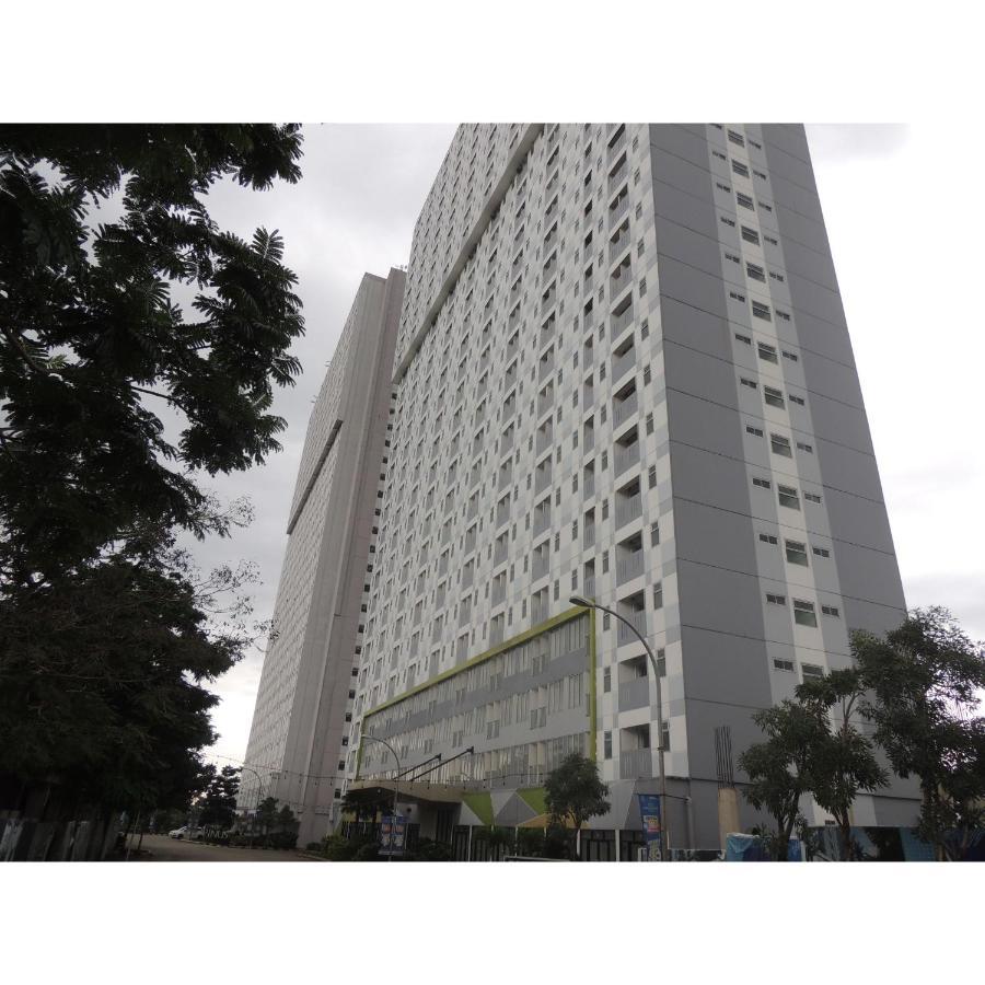 Reva On Gunung Putri Square Hotel
